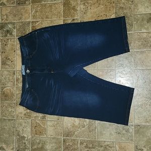 Plus size dark denim capris